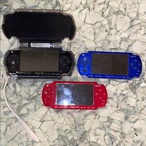 3 PSP’s with chargers